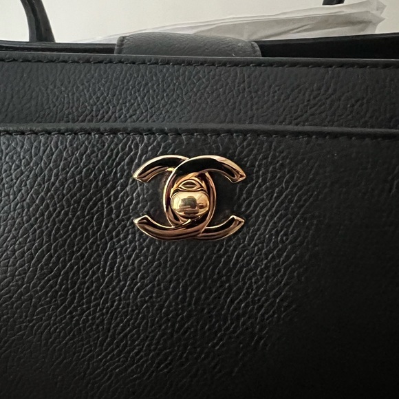 SOLD NEVER USED Chanel Executive Authentic Black Grained Leather Tote Bag - Picture 10 of 14